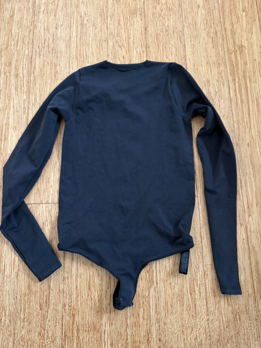 Skims Essential Long Sleeve Crew Neck Bodysuit Black Onyx Bodysuit Size S/M